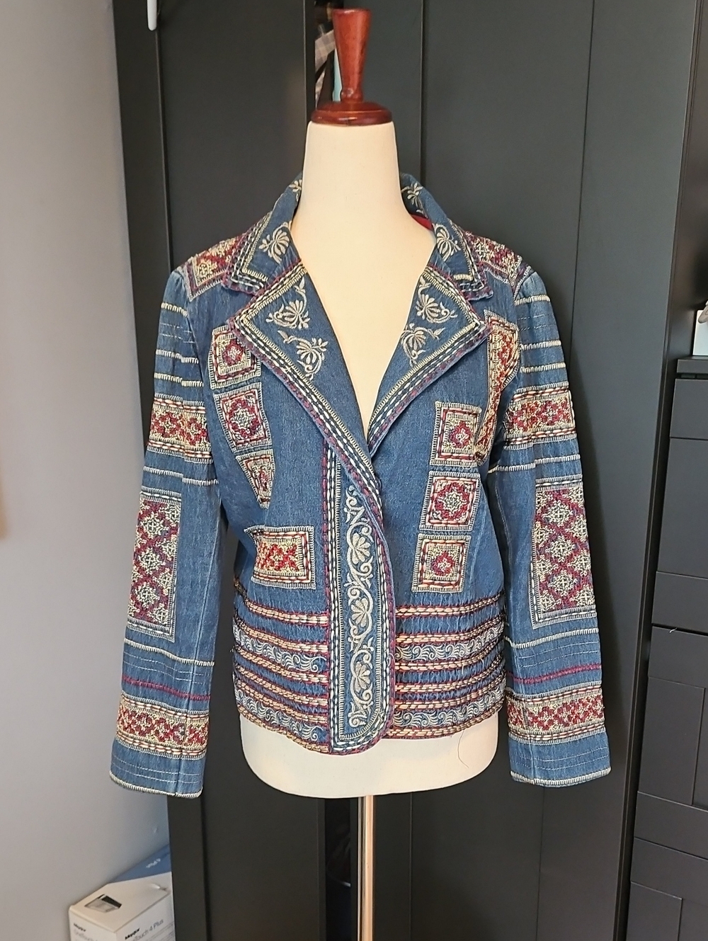 Coldwater Creek Coastal  Embroidery Jean Jacket